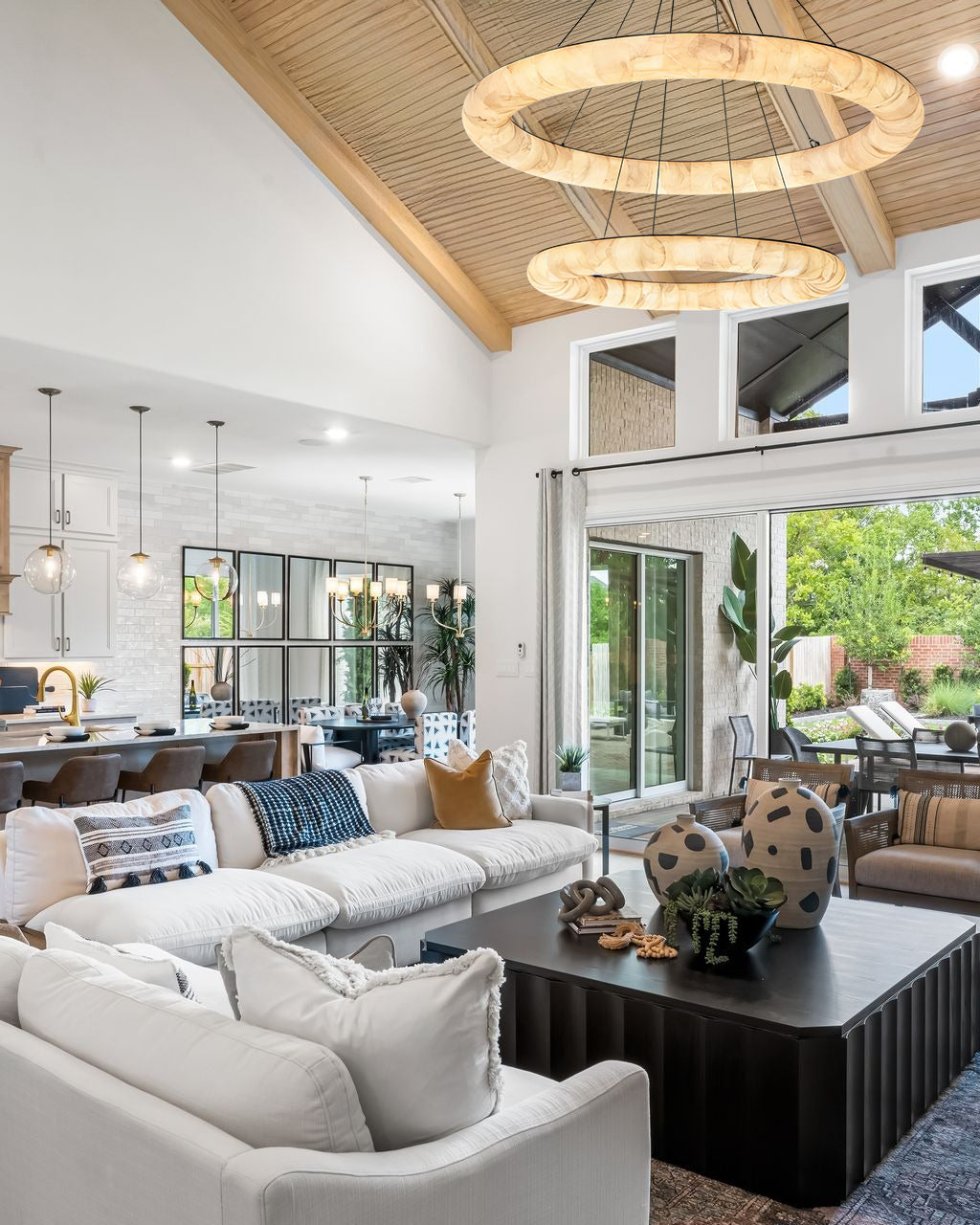 Rivage Lisse Dual Layer Round Alabaster Chandelier