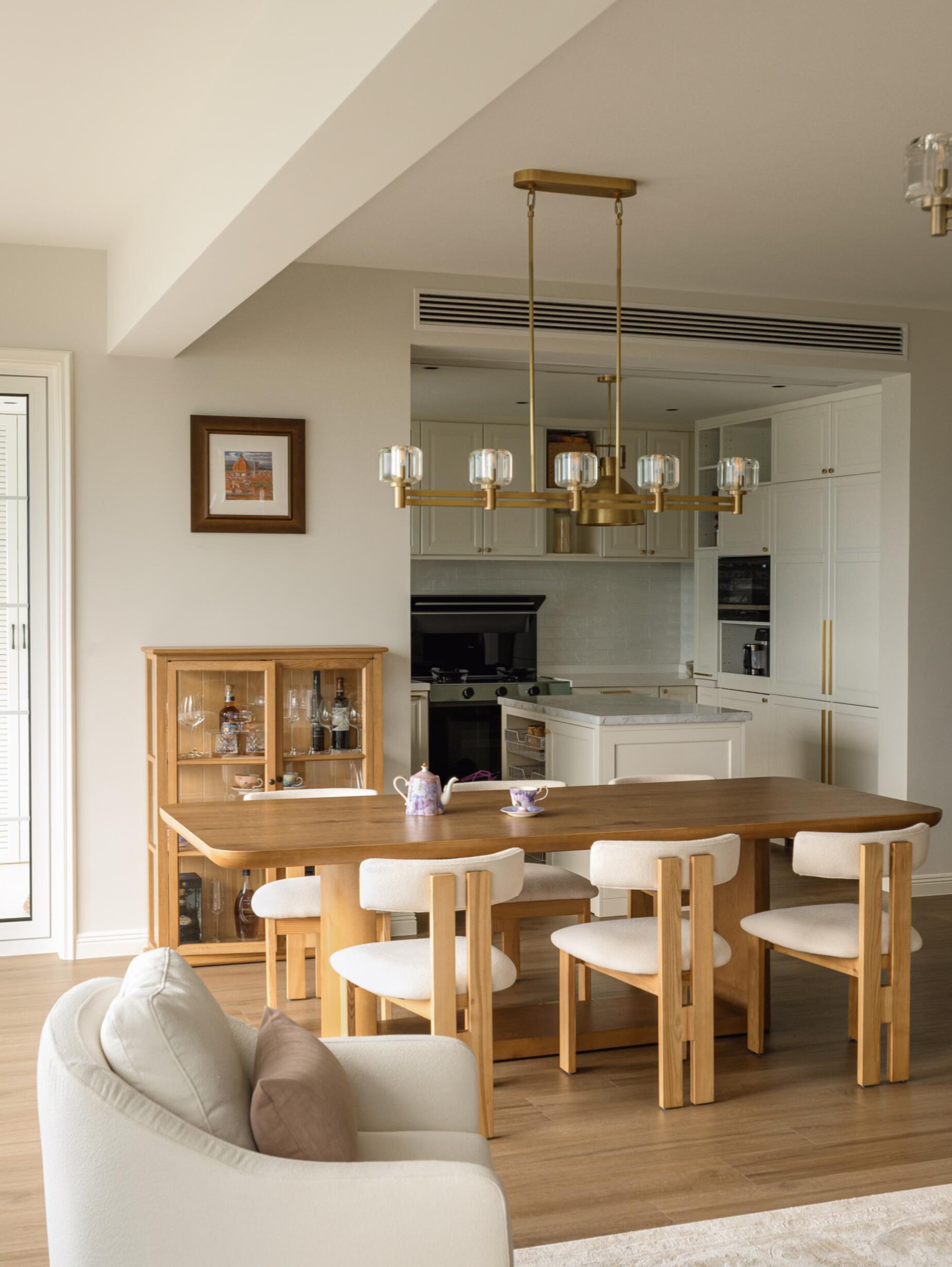 Demaretish Linear Chandelier