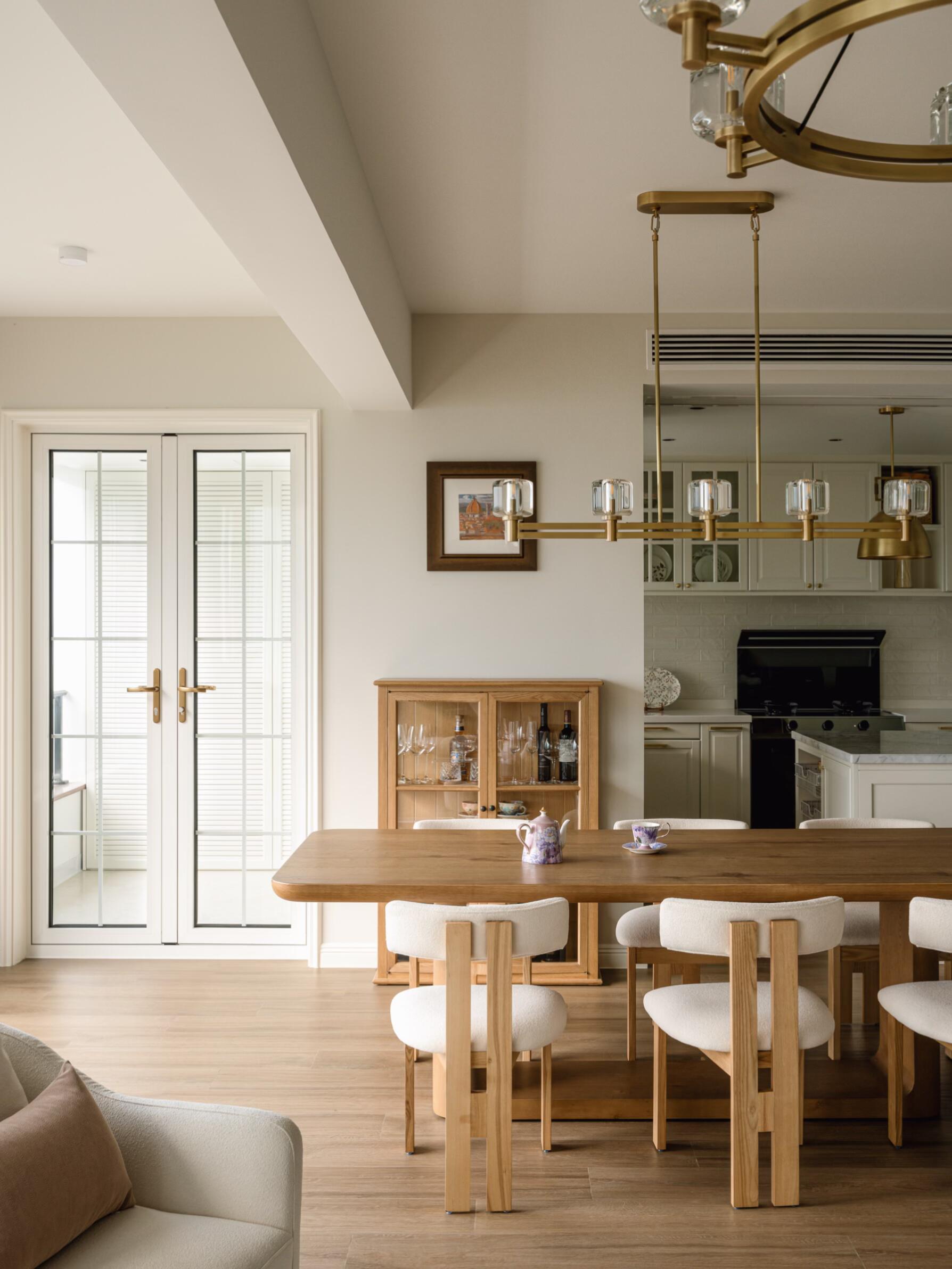 Demaretish Linear Chandelier